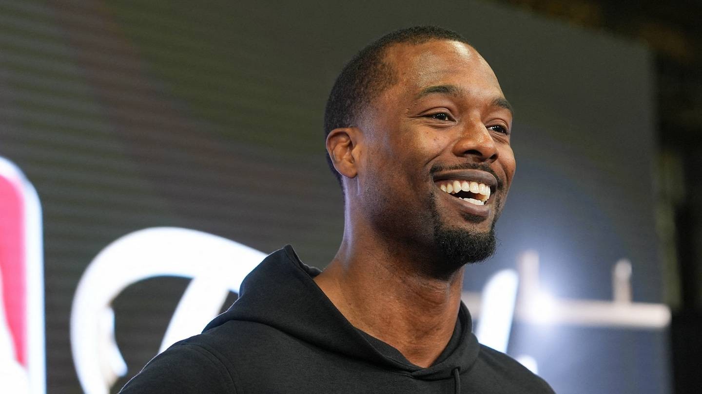 Spurs Veteran Harrison Barnes Buys Iowa Bank, Doubles Down on Home State Roots