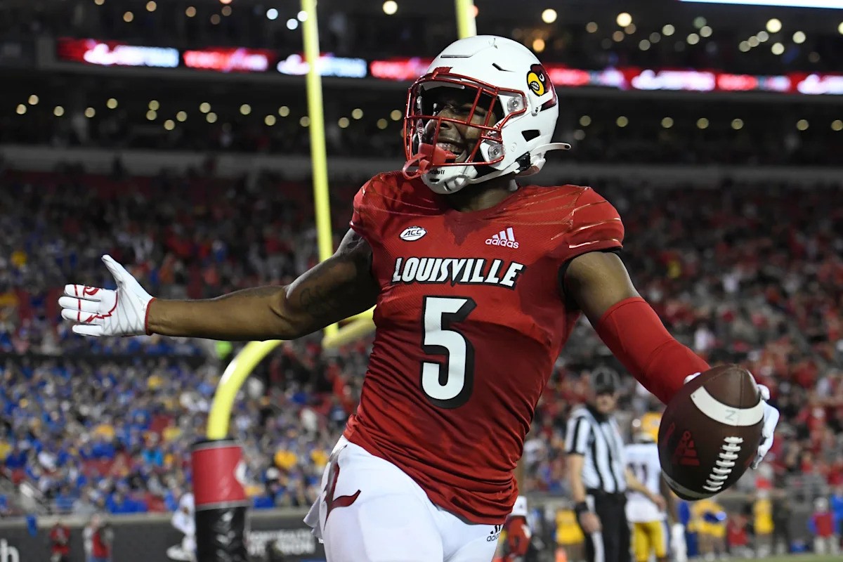 Louisville's Iowa-Bred Safety Koen Entringer Brings Big Ten Grit to Cardinals' Defense
