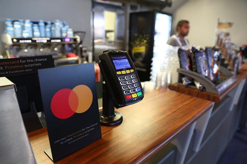 Berkshire Hathaway and Mastercard Offer Iowa Investors Steady Growth Beyond the AI Hype