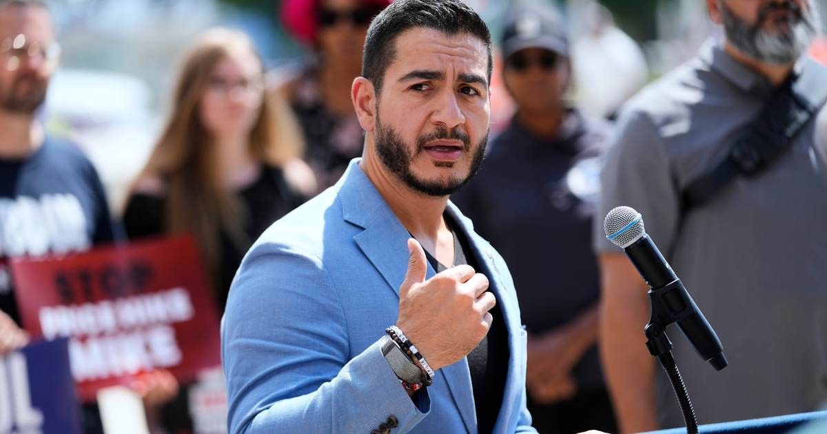 El-Sayed's Michigan Campaign Stumbles as Iowa Democrats Get Dragged Along