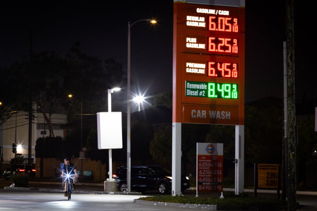 Gas Prices Could Decide Senate Control, and Iowa Is in the Crosshairs