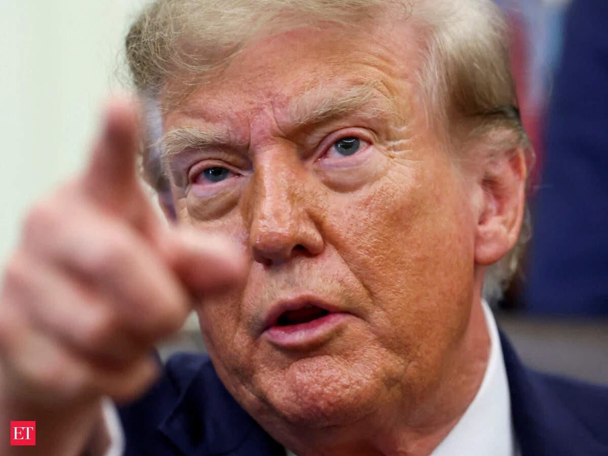 Trump Headlines Iowa Rally Tour as Midterms Near