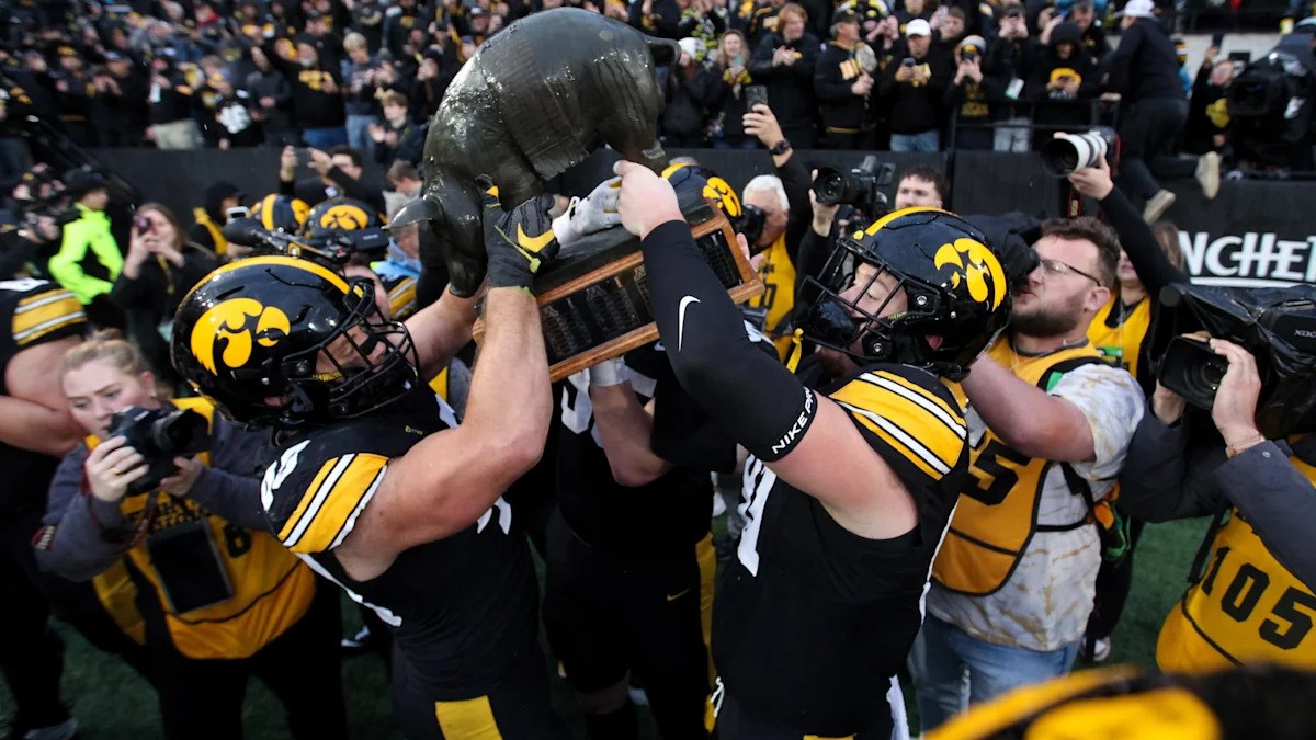 No. 15 Hawkeyes Head to Minnesota for Floyd of Rosedale Battle