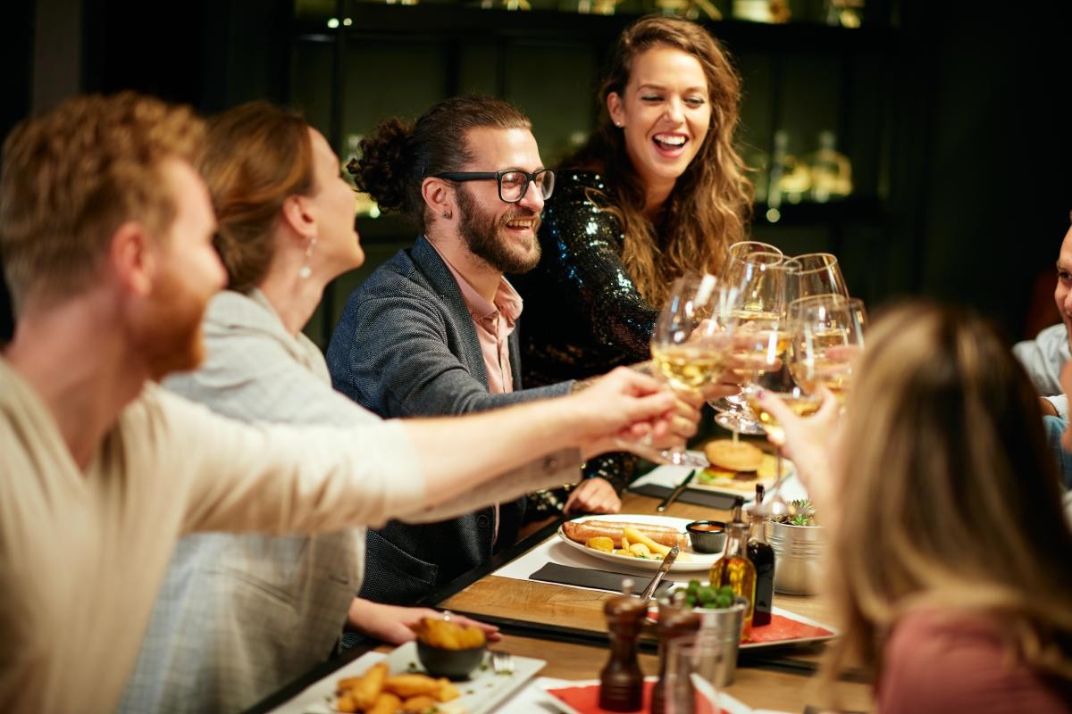 Iowa Ranks Among Cheapest States for a Night Out, Study Finds