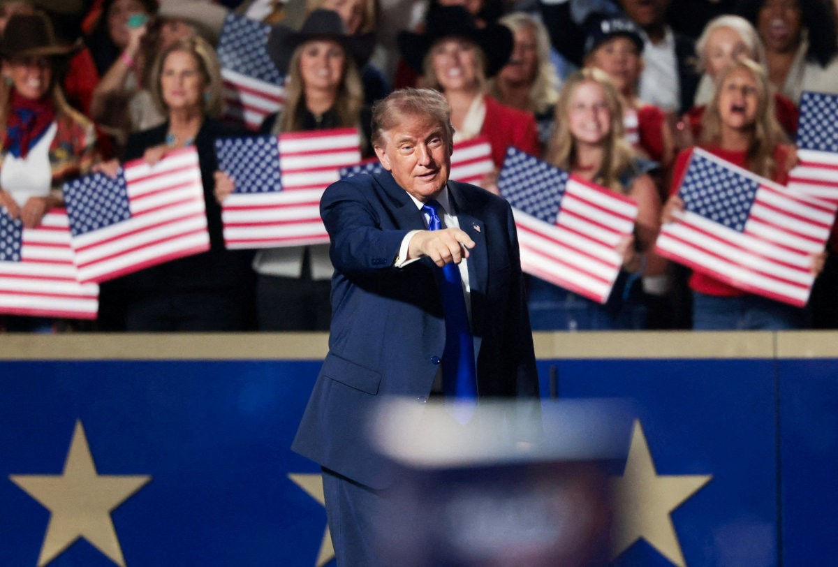 Trump, Cost of Living and Immigration Shape 2026 Midterms With Iowa Rally Ahead