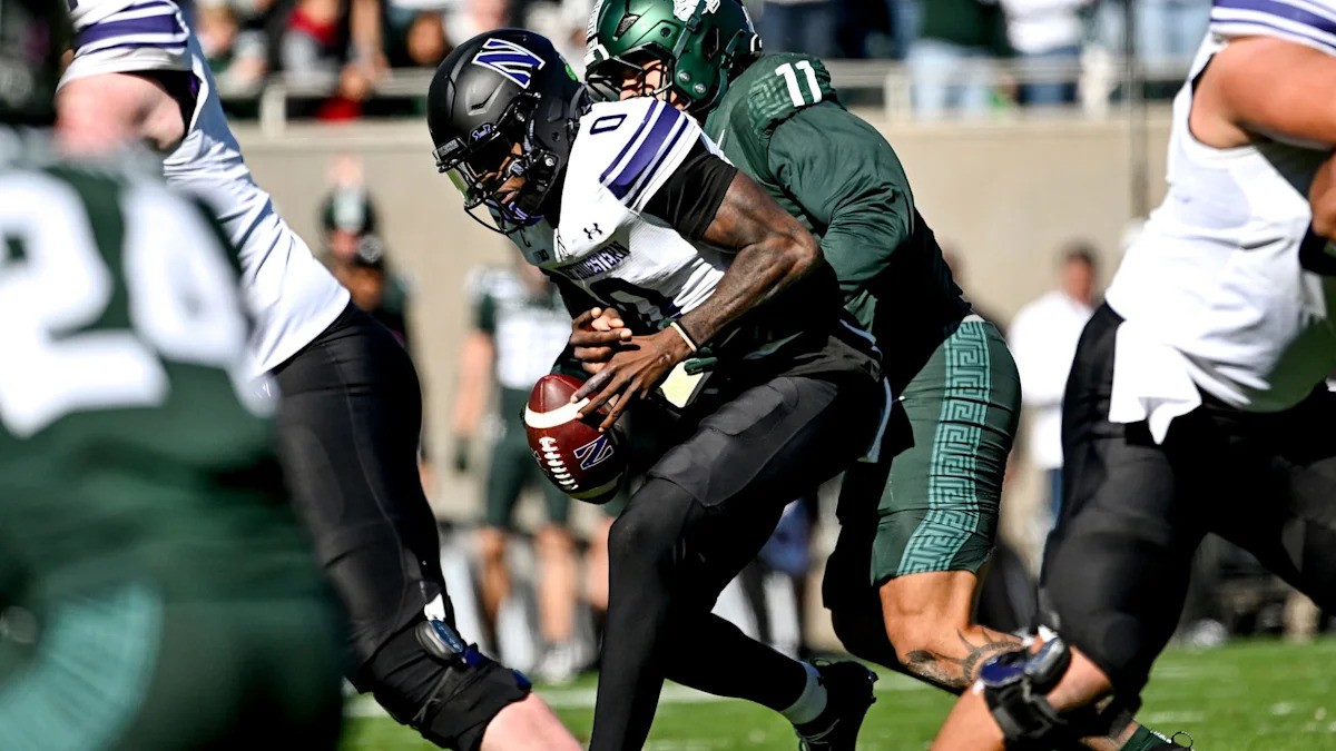 Former Iowa Coach LeVar Woods Nearly Delivers Michigan State Upset