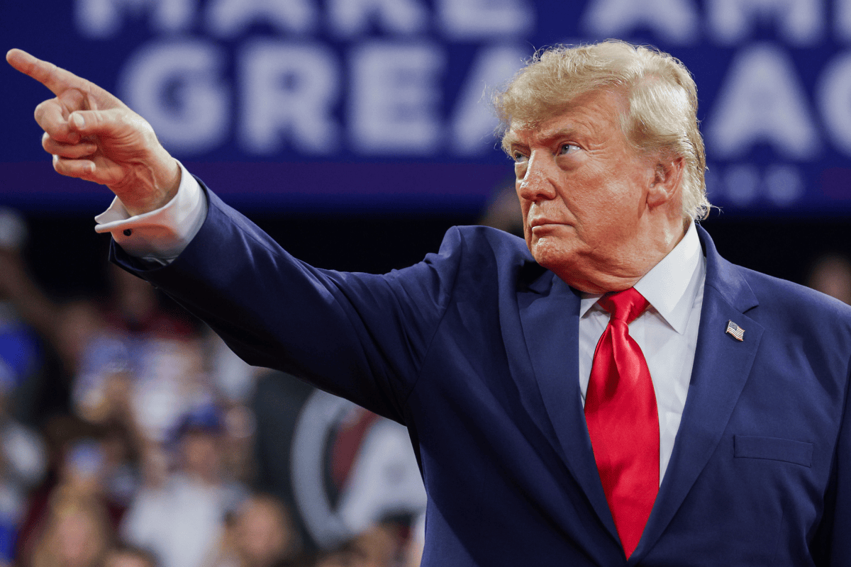 Trump Approval Slips in Midwest Poll, Putting Iowa Senate Race on Edge