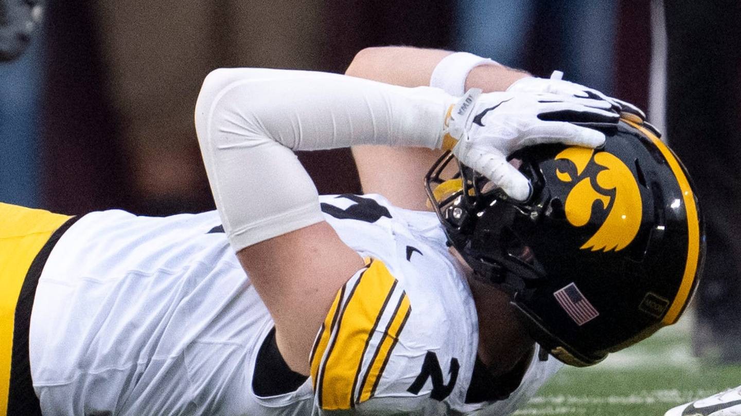 Iowa Hawkeyes Drop Out of AP Top 25 After Ugly Minnesota Loss