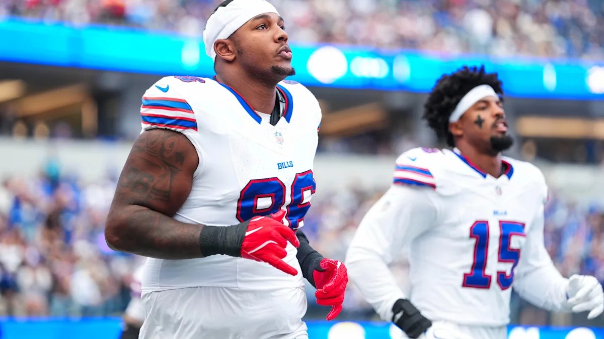 Ex-Hawkeye Star Linderbaum Dominated by Bills' Deone Walker