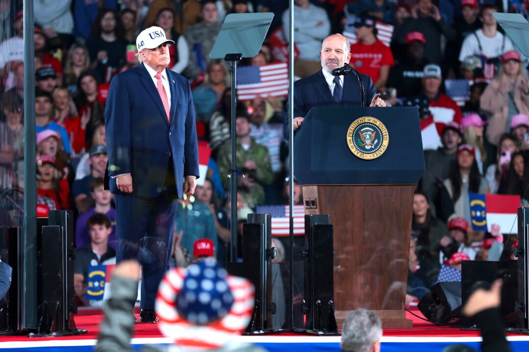 Trump Announces Semiconductor Investments, Iowa Rally Next on Schedule