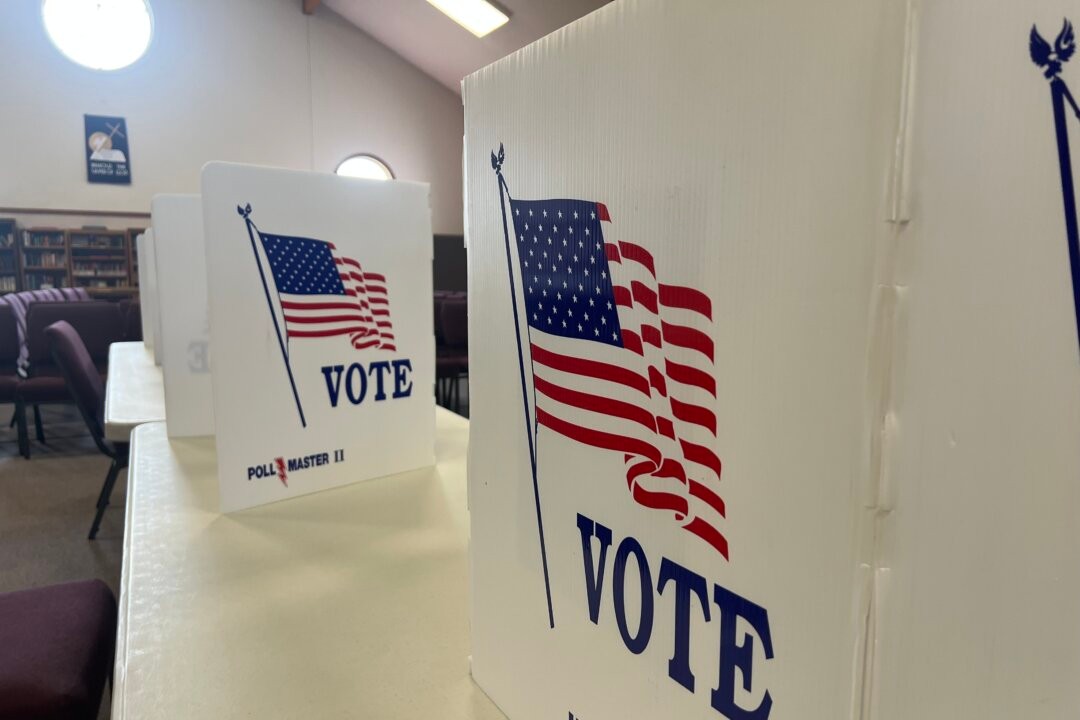 Early Voting Underway in Iowa as Senate and Governor Races Tighten